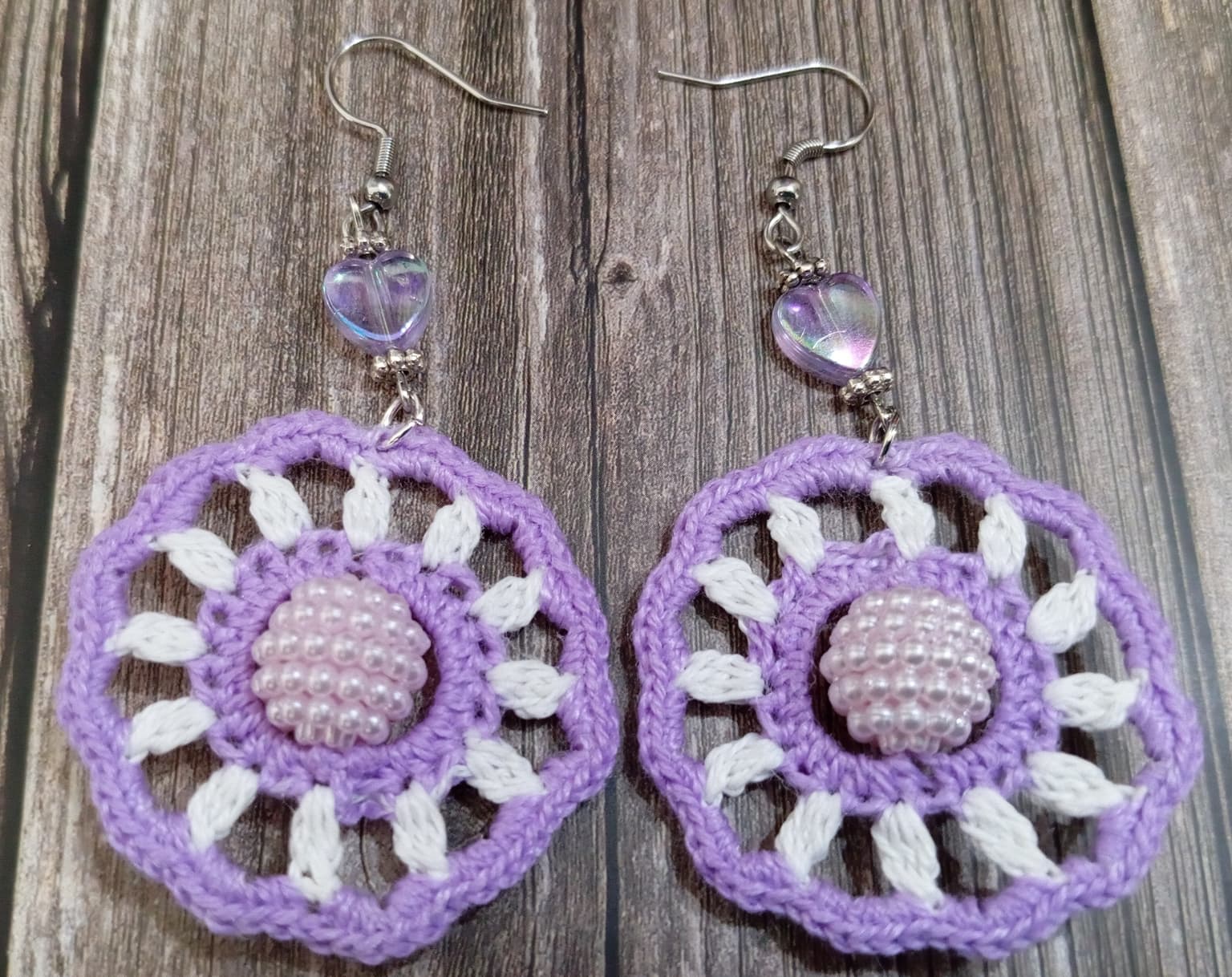 Boucle d'Oreille Lilas/Blanche avec perle