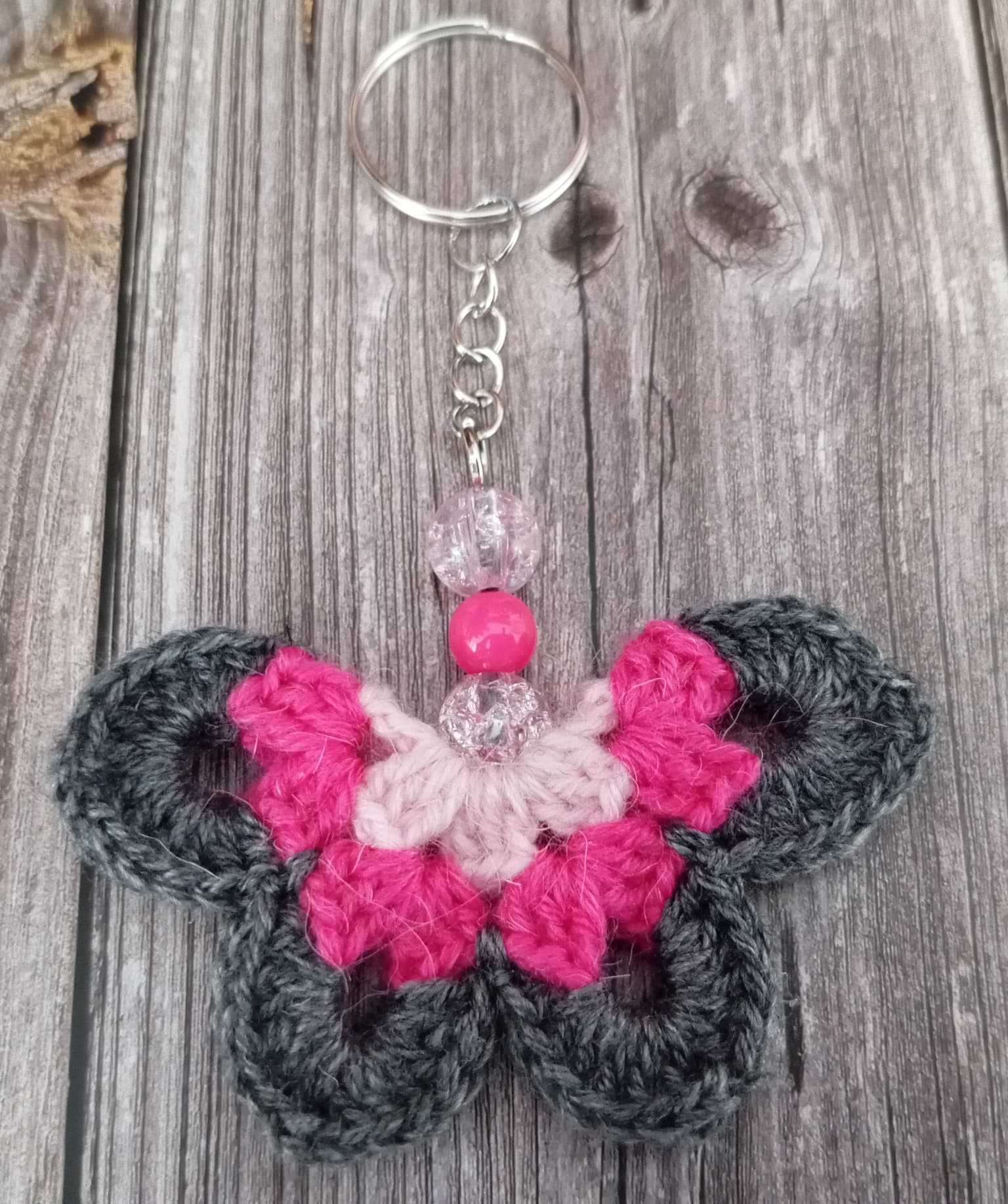 Porte clé papillon gris/fuchsia/rose