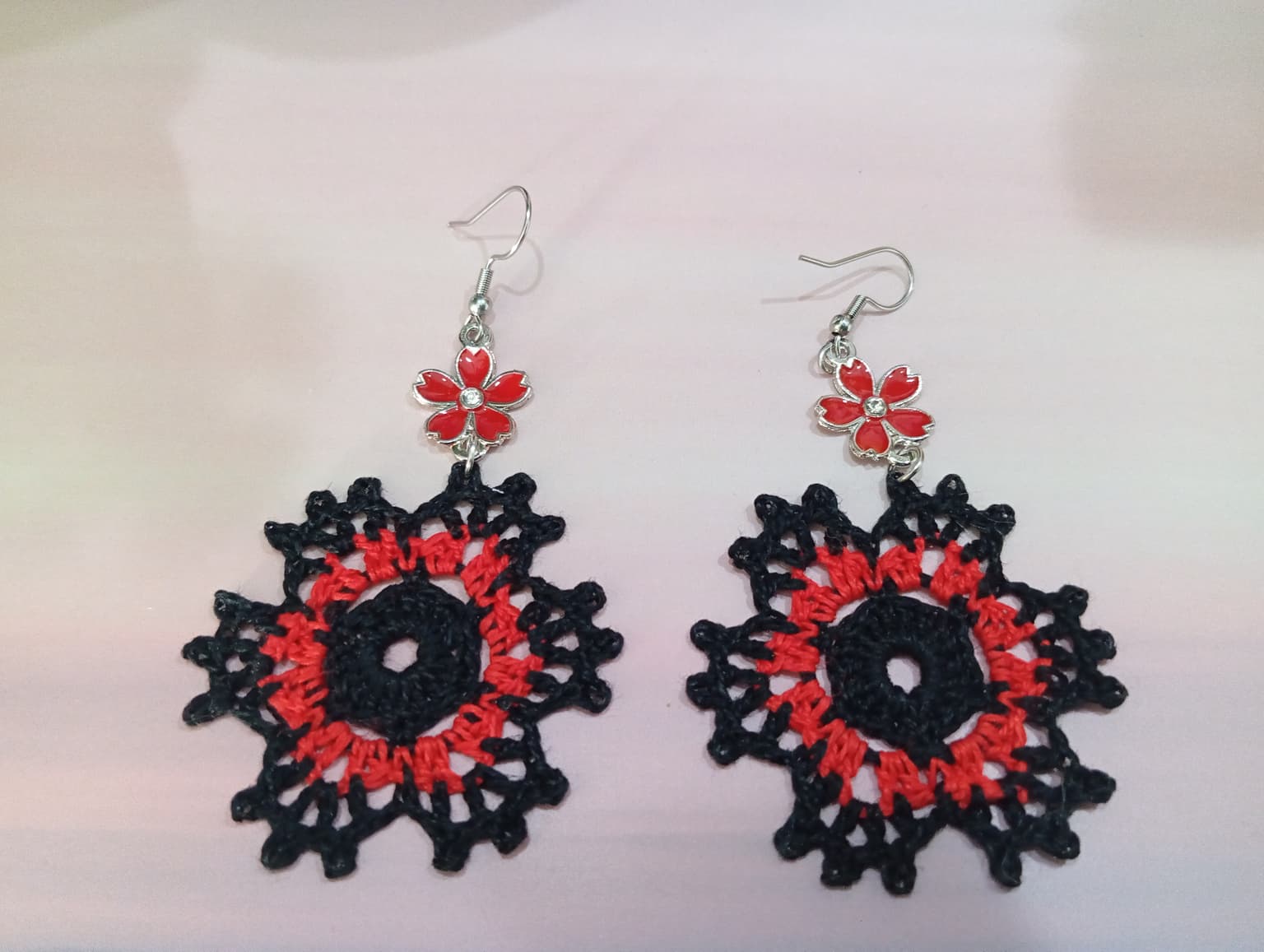 Boucle d'Oreille Noire/rouge