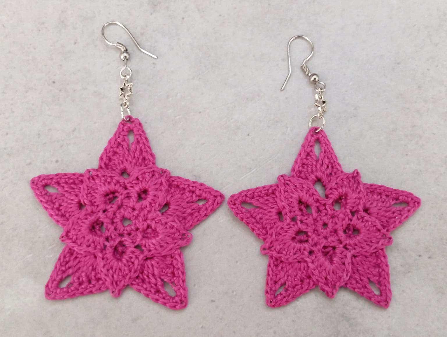 Boucle d'Oreille Grenat en relief