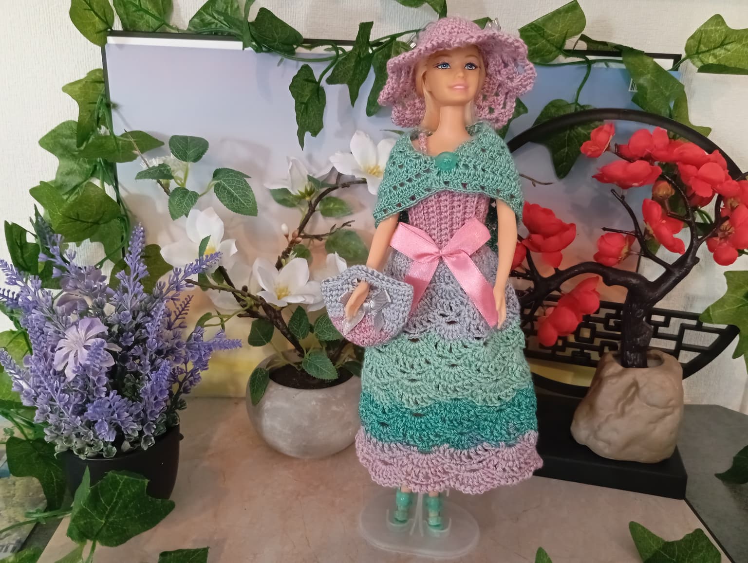 Robe bleu-gris/vert/rose pour poupée type Barbie