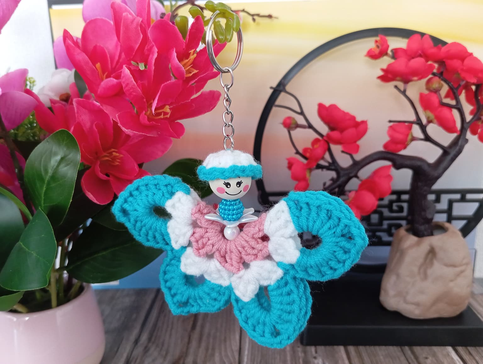 Porte clé papillon bleu/blanc/rose