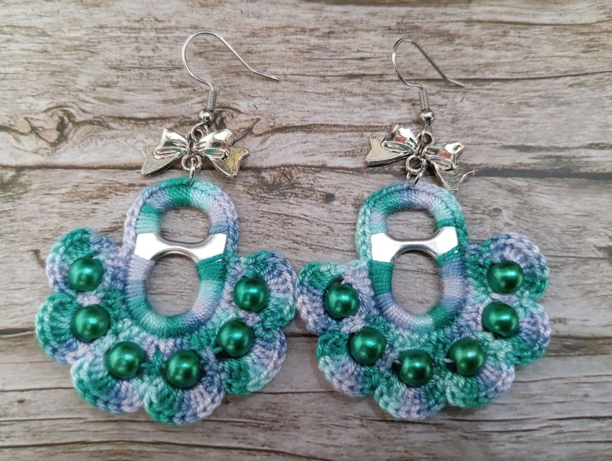 Boucle d'Oreille verte/bleue/mauve avec perles
