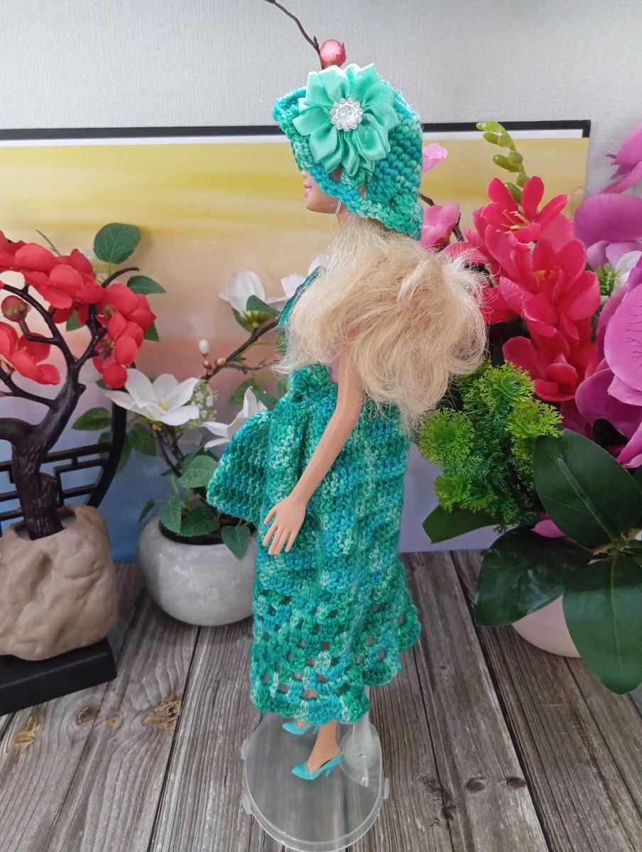 Robe verte pour poupée type Barbie