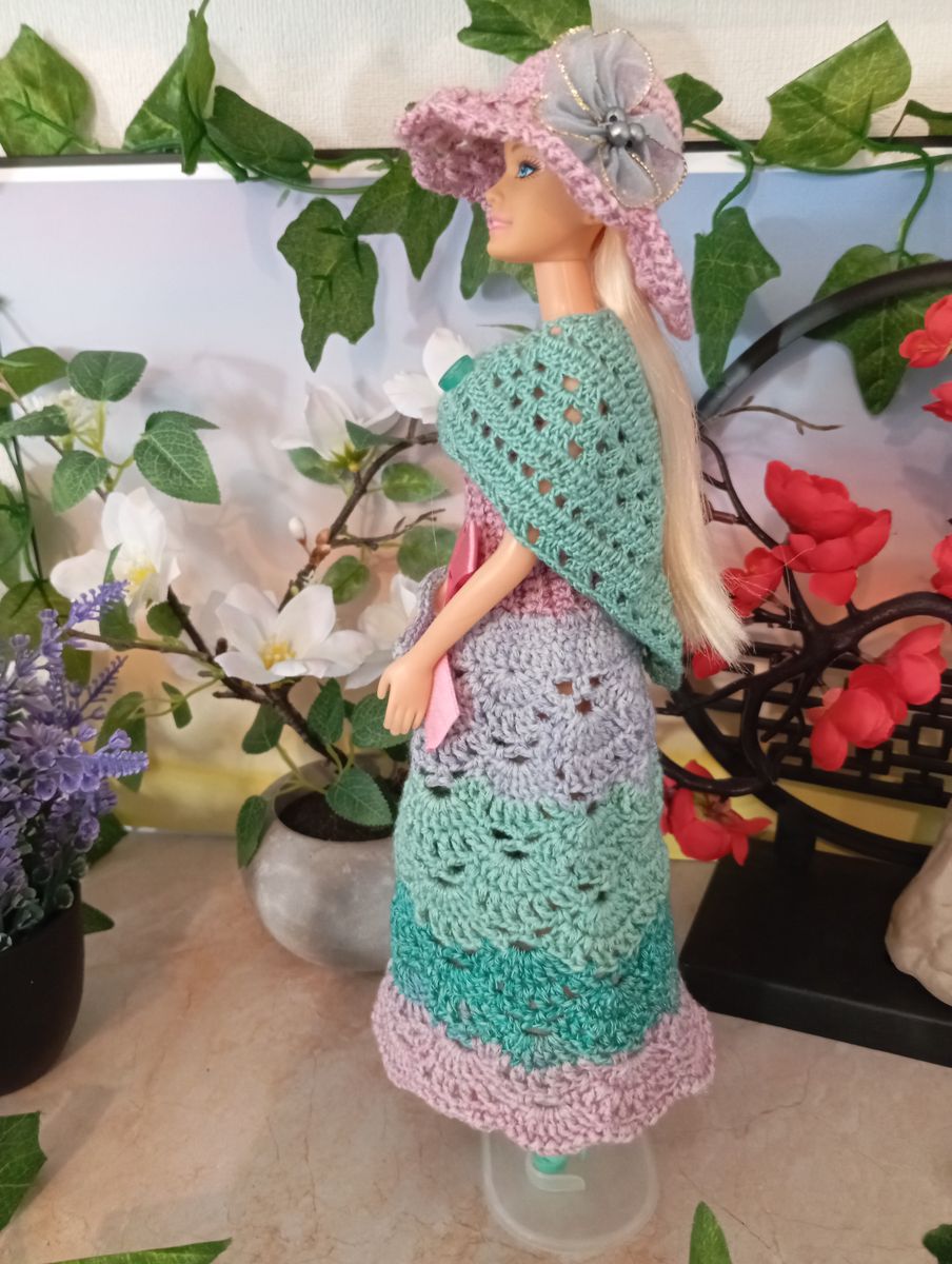 Robe bleu-gris/vert/rose pour poupée type Barbie