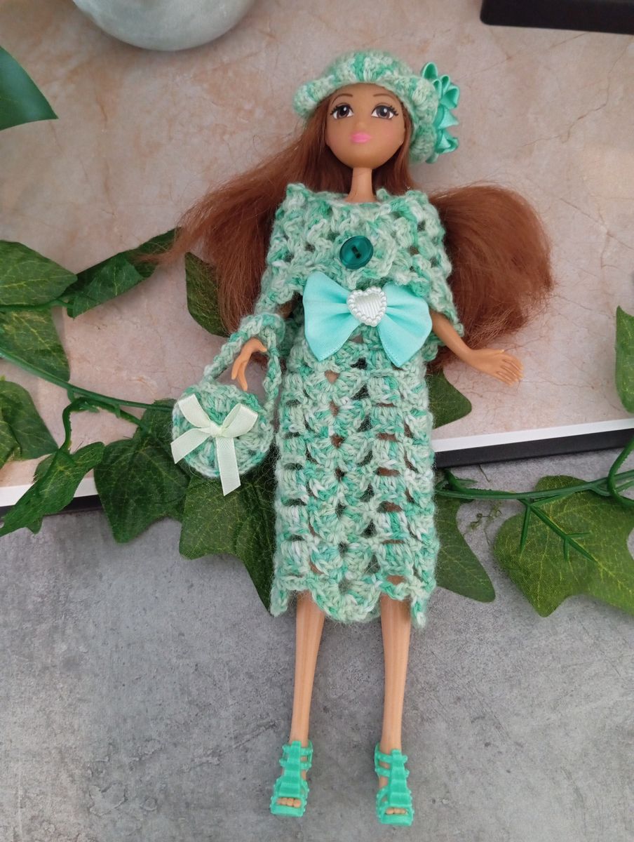 Robe verte pour poupée type Barbie