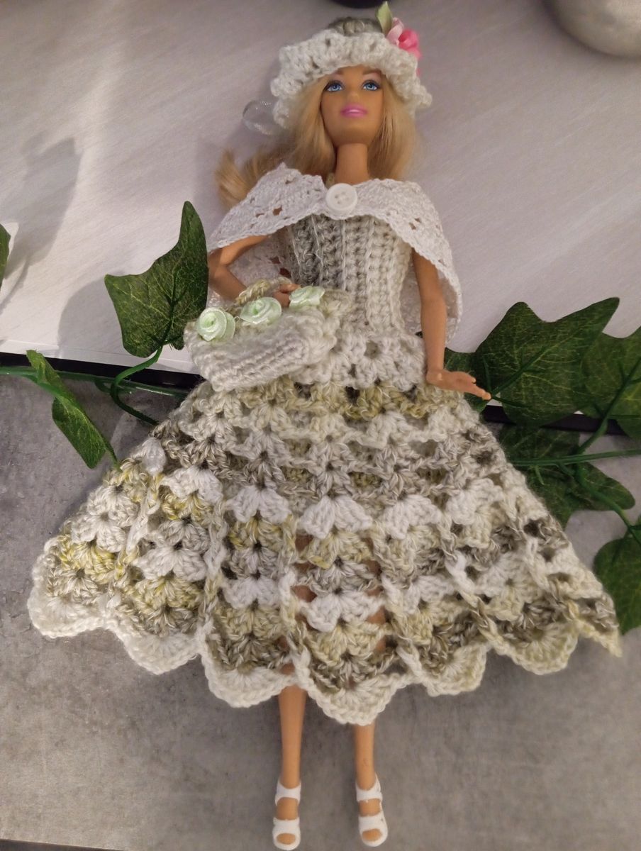 Robe verte/blanche pour poupée type Barbie