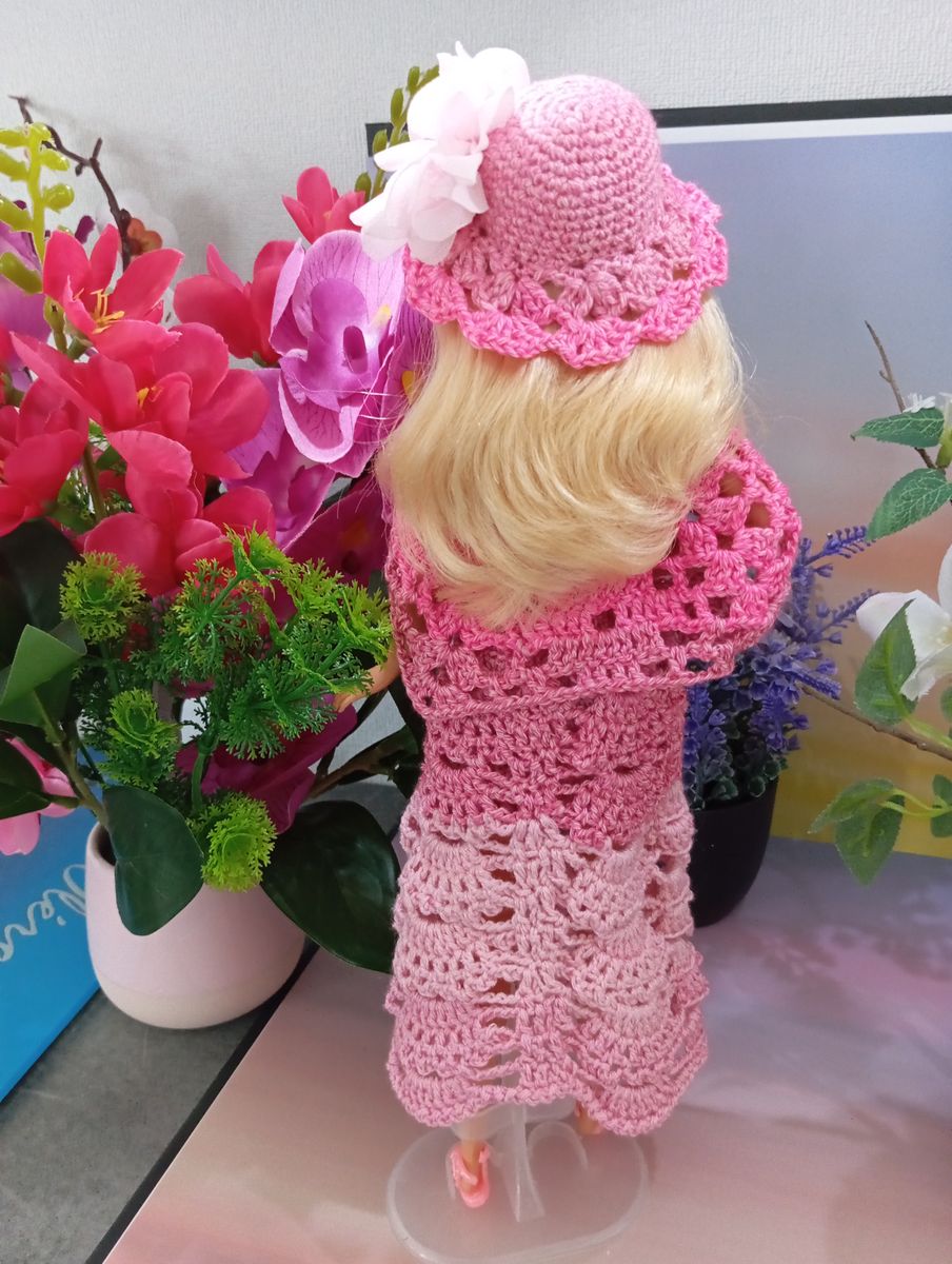 Robe rose pour poupée type Barbie