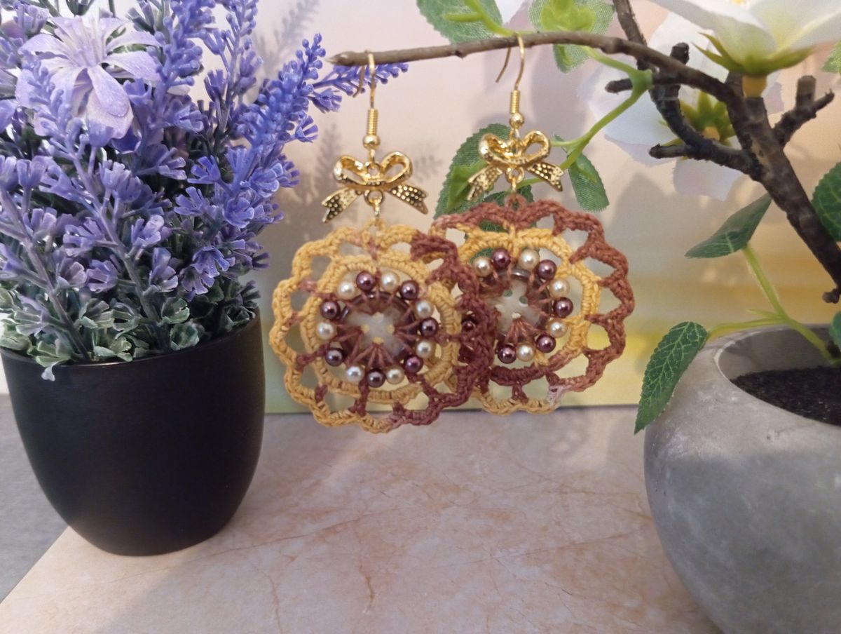 Boucle d'Oreille Jaune/Marron avec bouton et perles