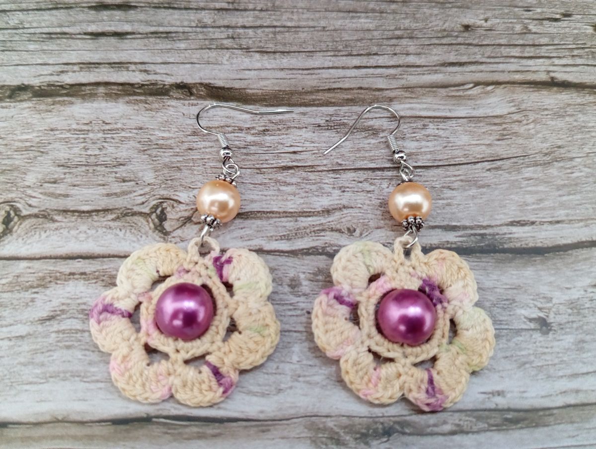 Boucle d'Oreille beige/grenat avec perle
