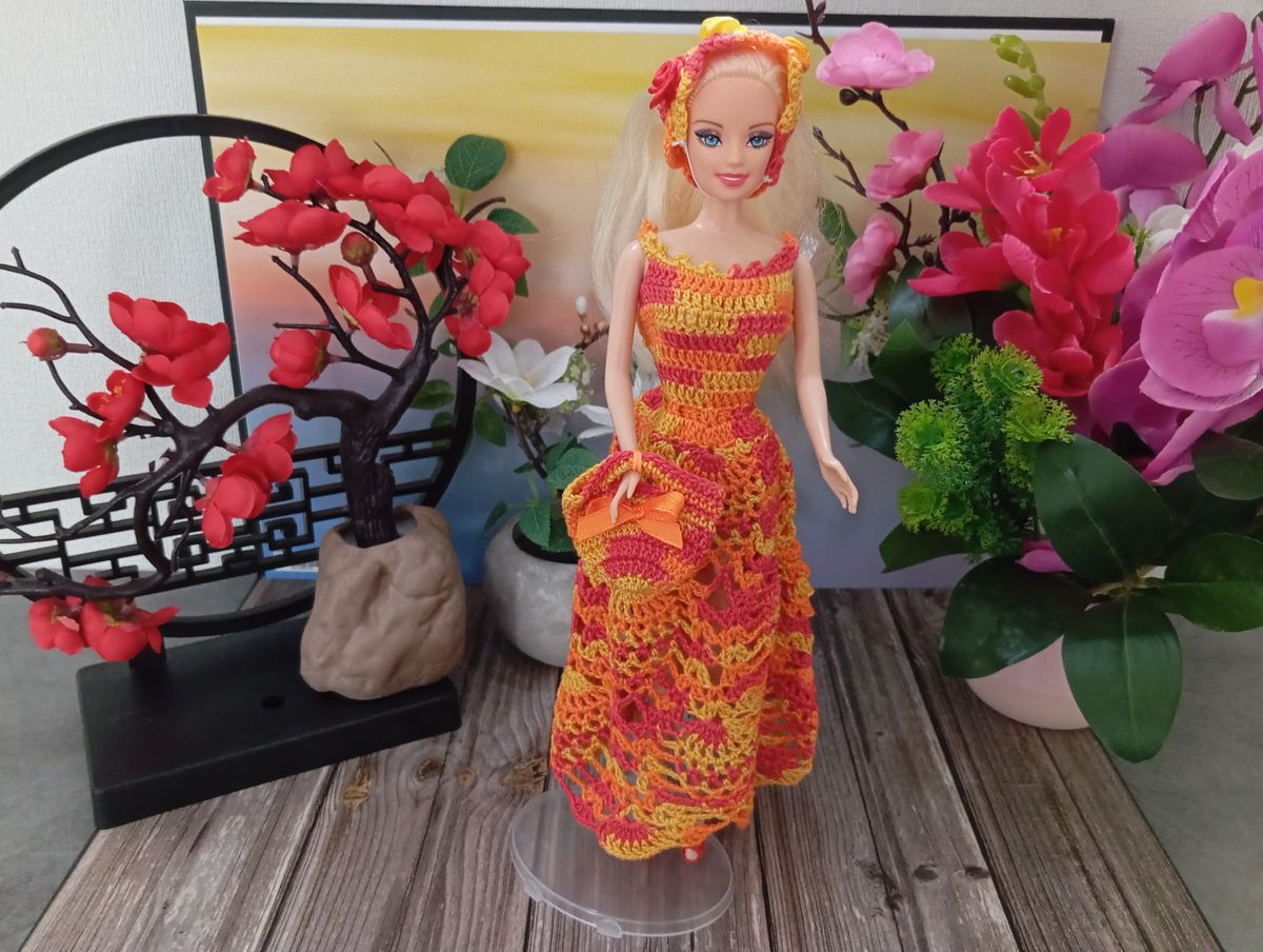 Robe orange/jaune/rouge pour poupée type Barbie