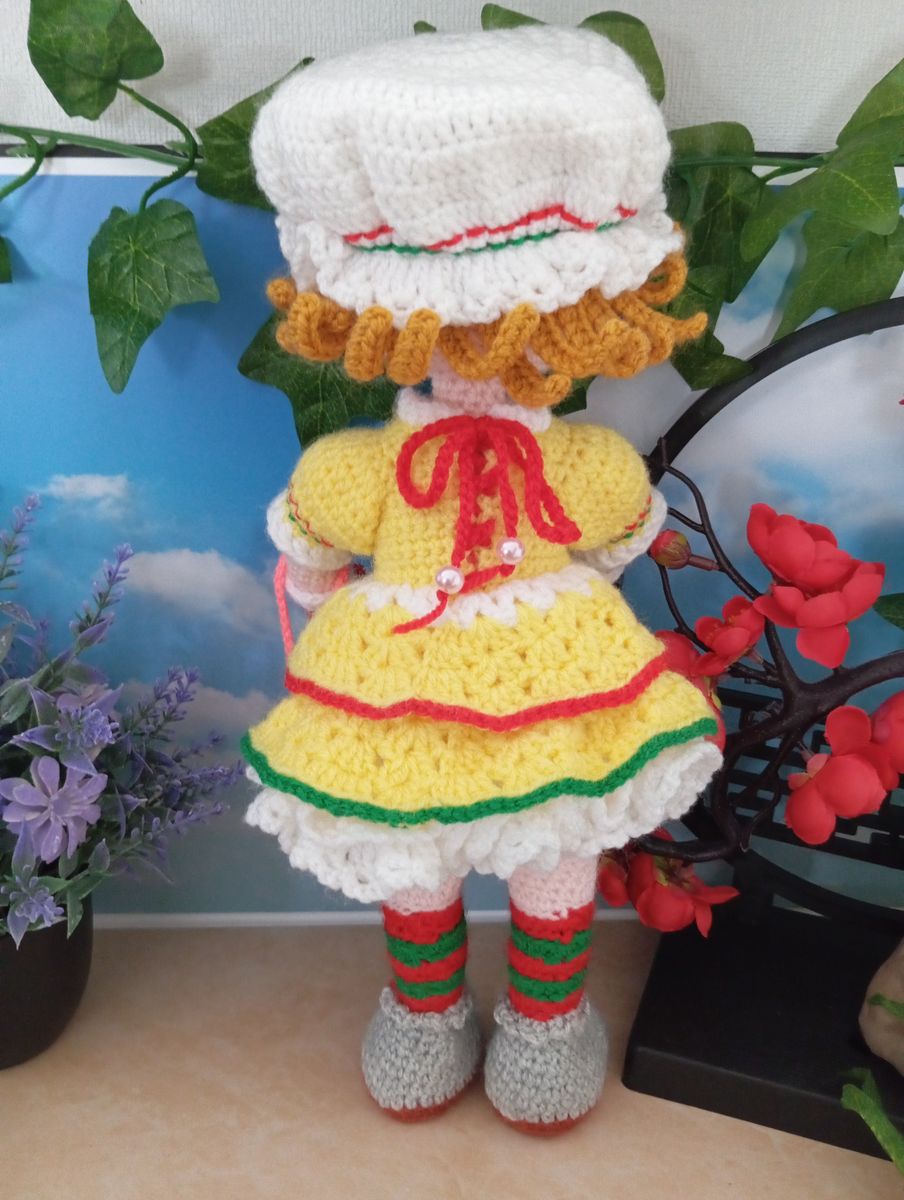 Poupée Amigurumi robe jaune