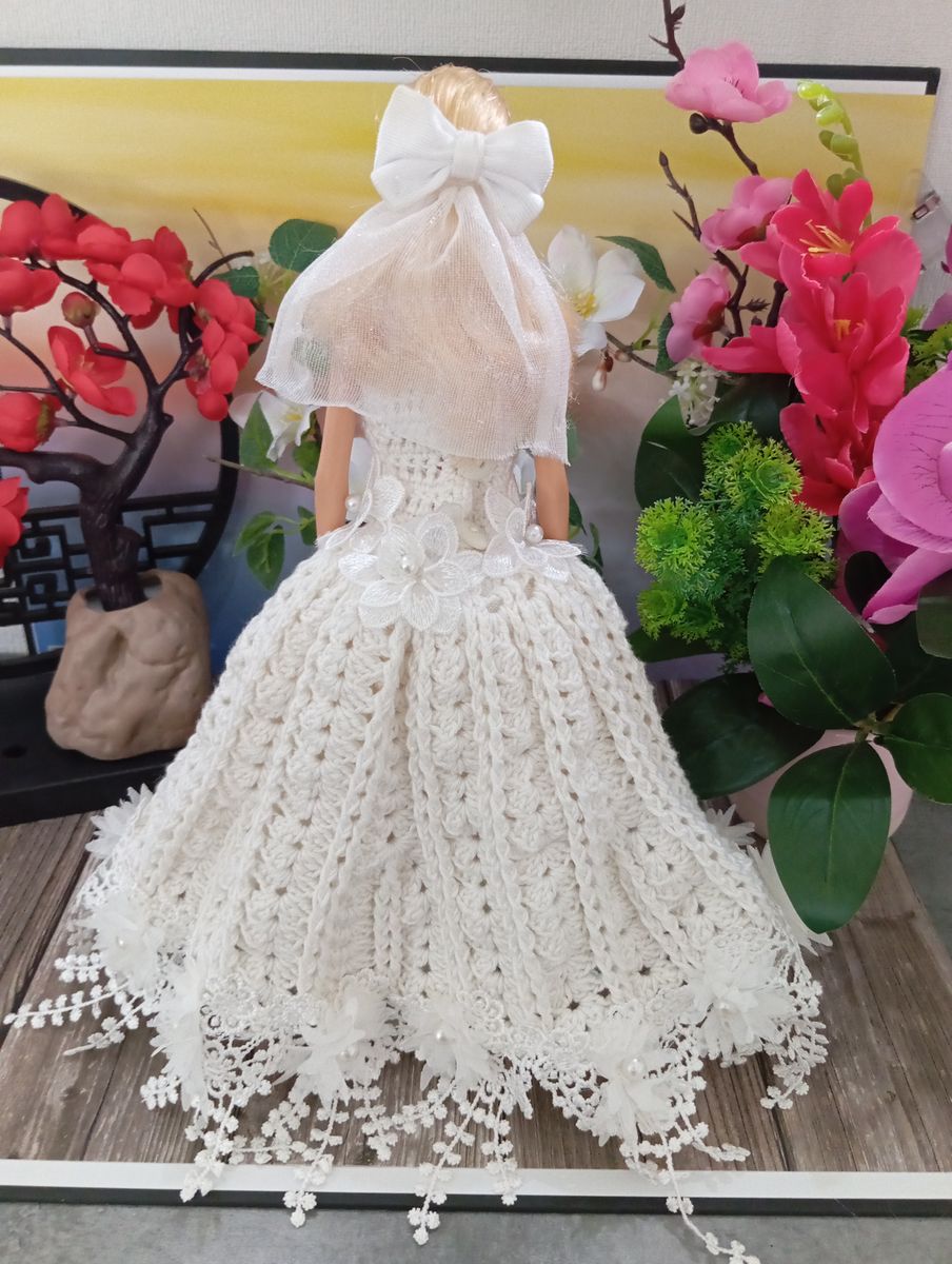 Robe de mariée blanche pour poupée type Barbie