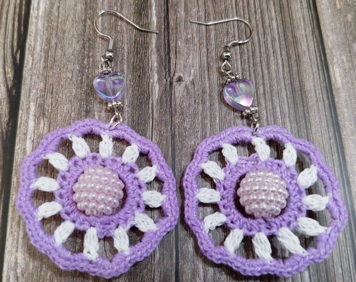 Boucle d'Oreille Lilas/Blanche avec perle