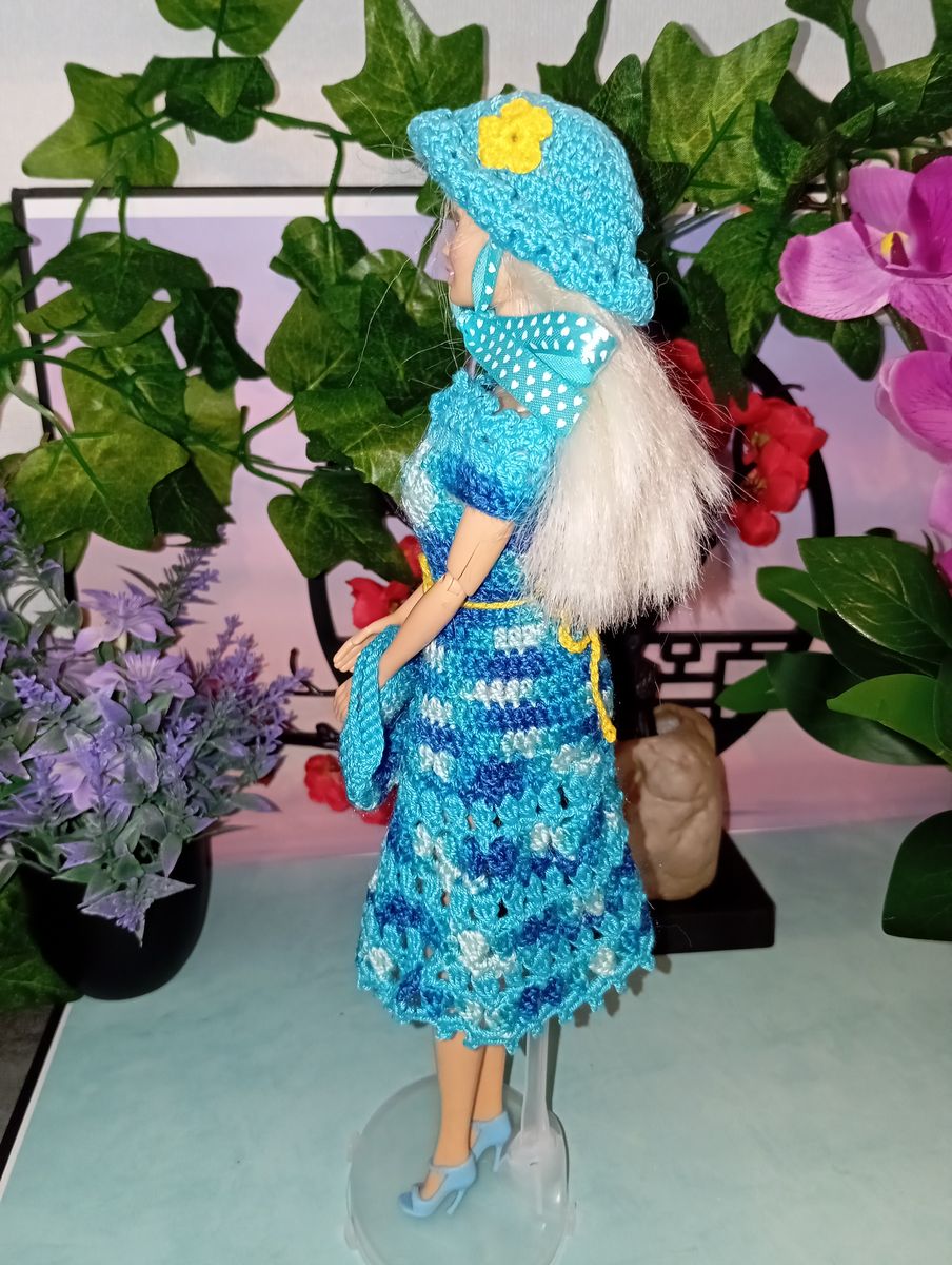 Robe turquoise et bleu pour poupée type Barbie