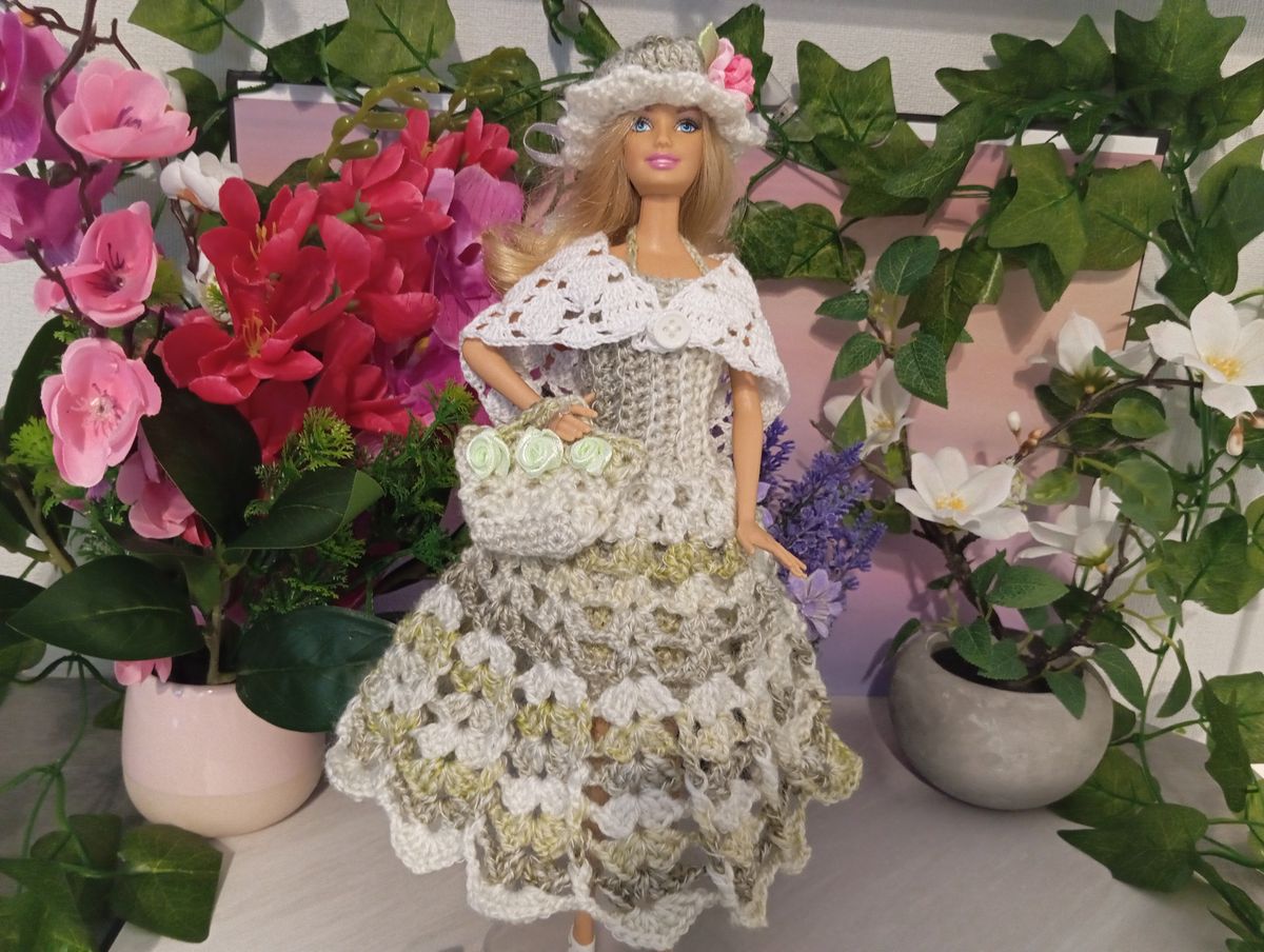 Robe verte/blanche pour poupée type Barbie