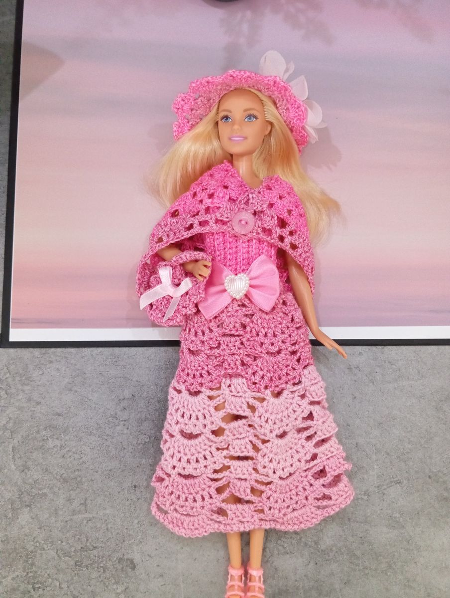Robe rose pour poupée type Barbie