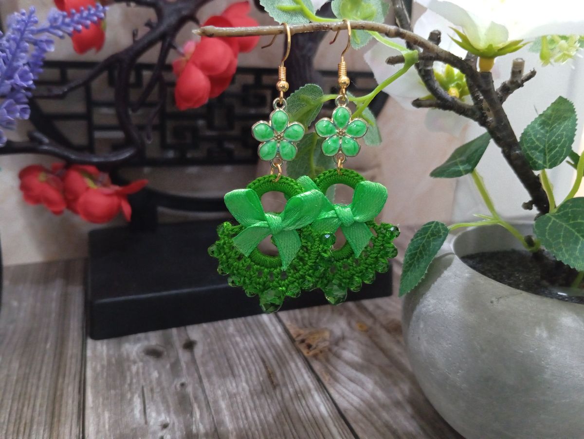 Boucle d'Oreille Verte avec perles