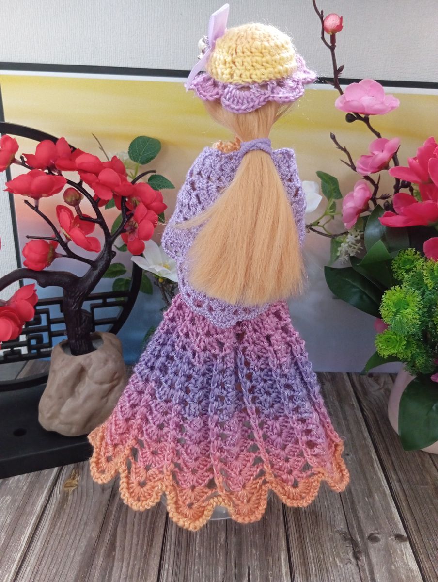 Robe rose/mauve pour poupée type Barbie