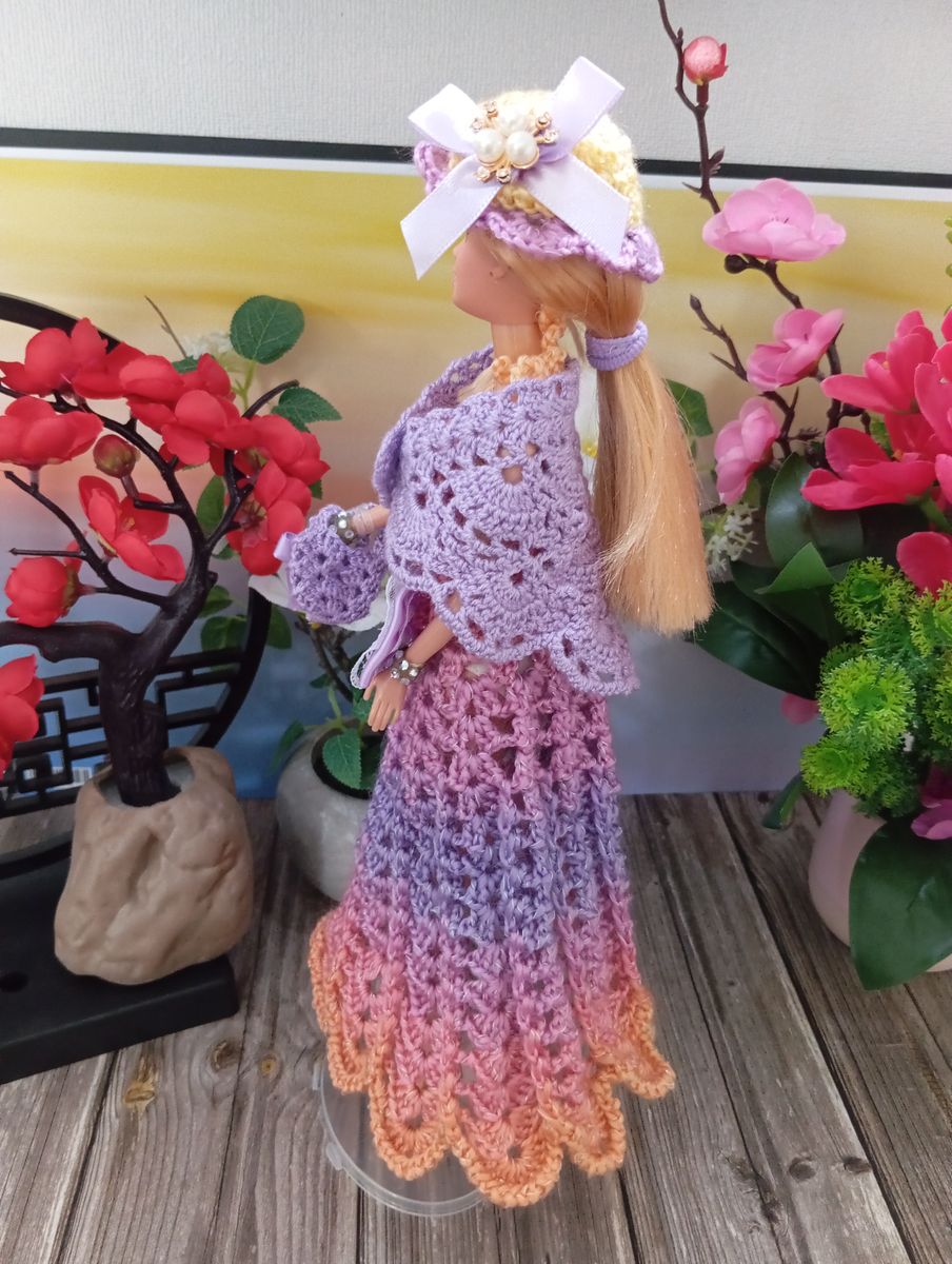 Robe rose/mauve pour poupée type Barbie