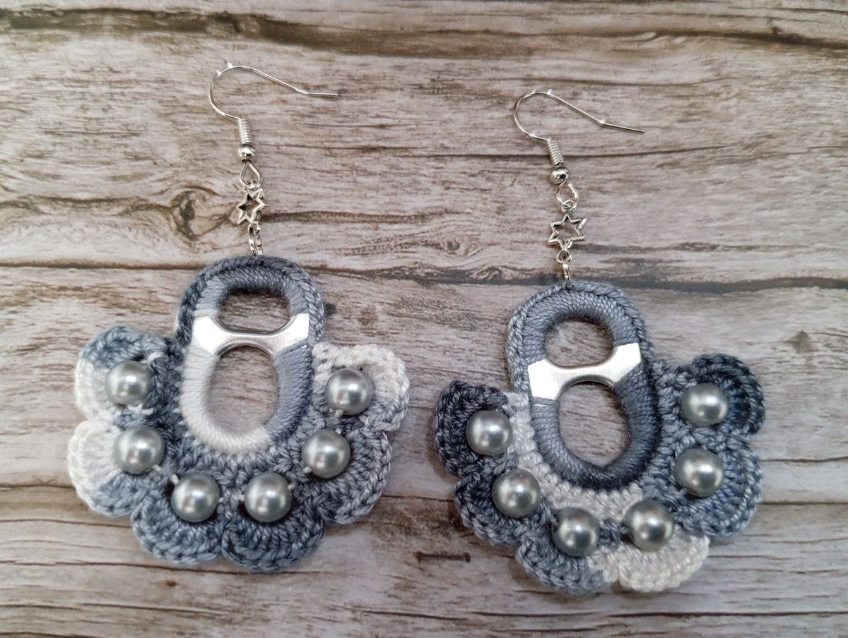 Boucle d'Oreille grise avec perles