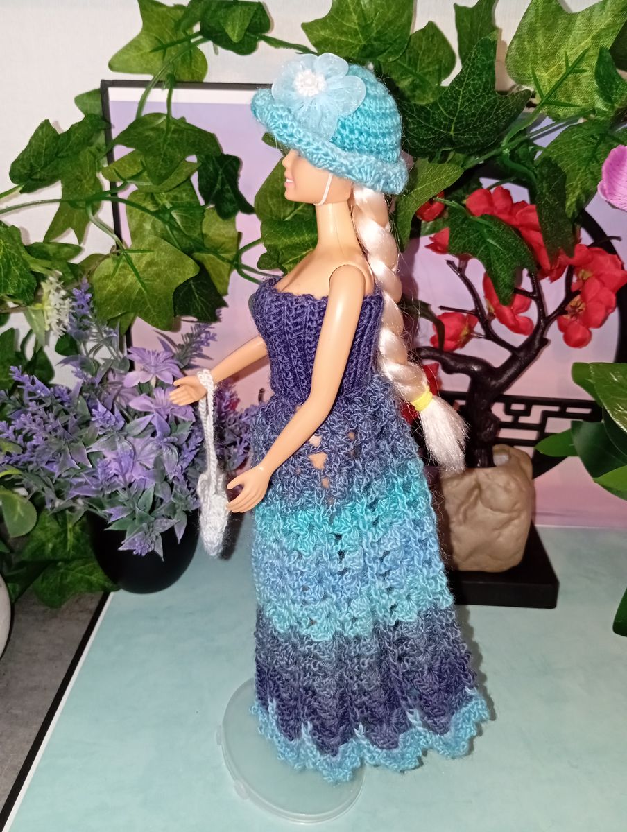 Robe longue bleue pour poupée type Barbie