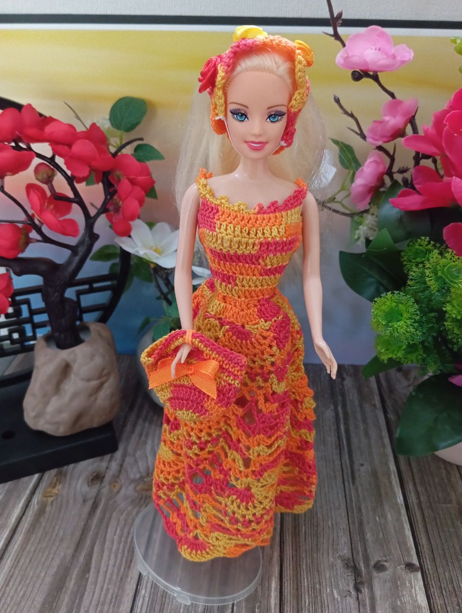 Robe orange/jaune/rouge pour poupée type Barbie