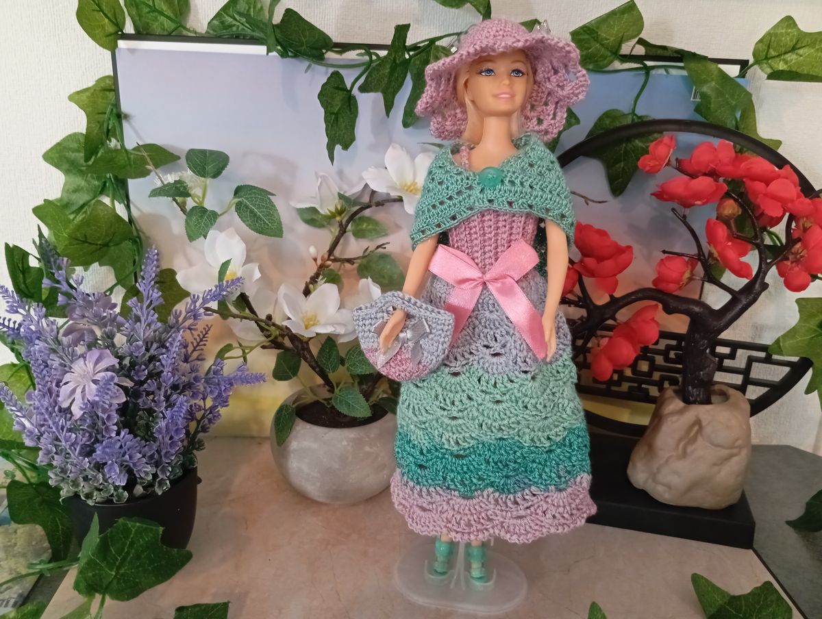 Robe bleu-gris/vert/rose pour poupée type Barbie
