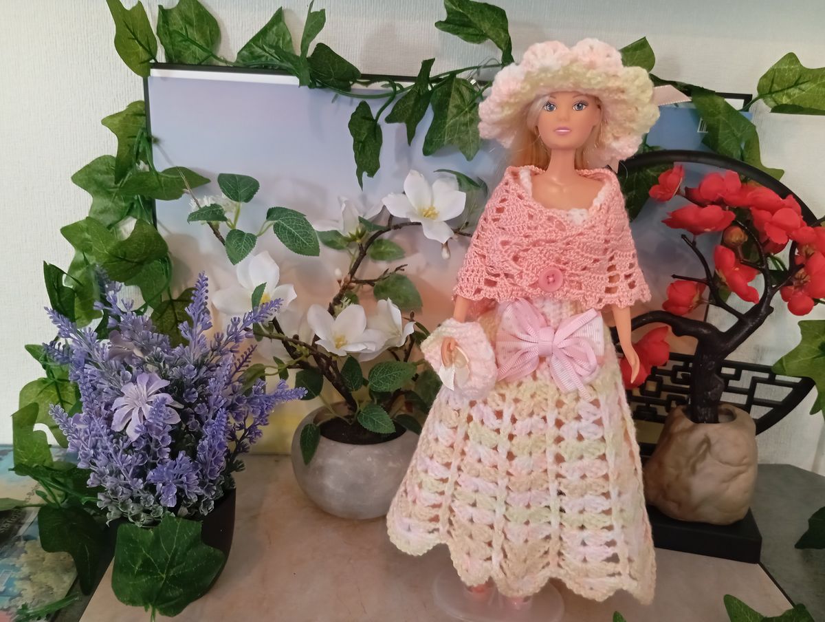 Robe longue rose/jaune/blanche pour poupée type Barbie