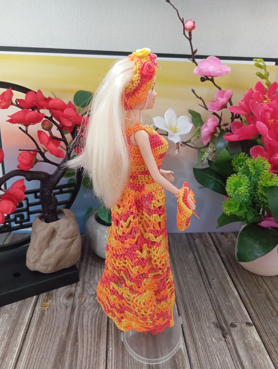 Robe orange/jaune/rouge pour poupée type Barbie