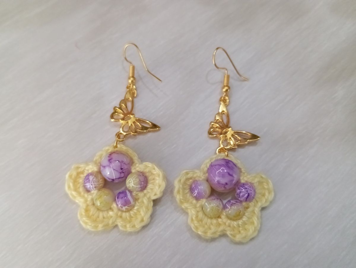 Boucle d'Oreille Jaune avec perles