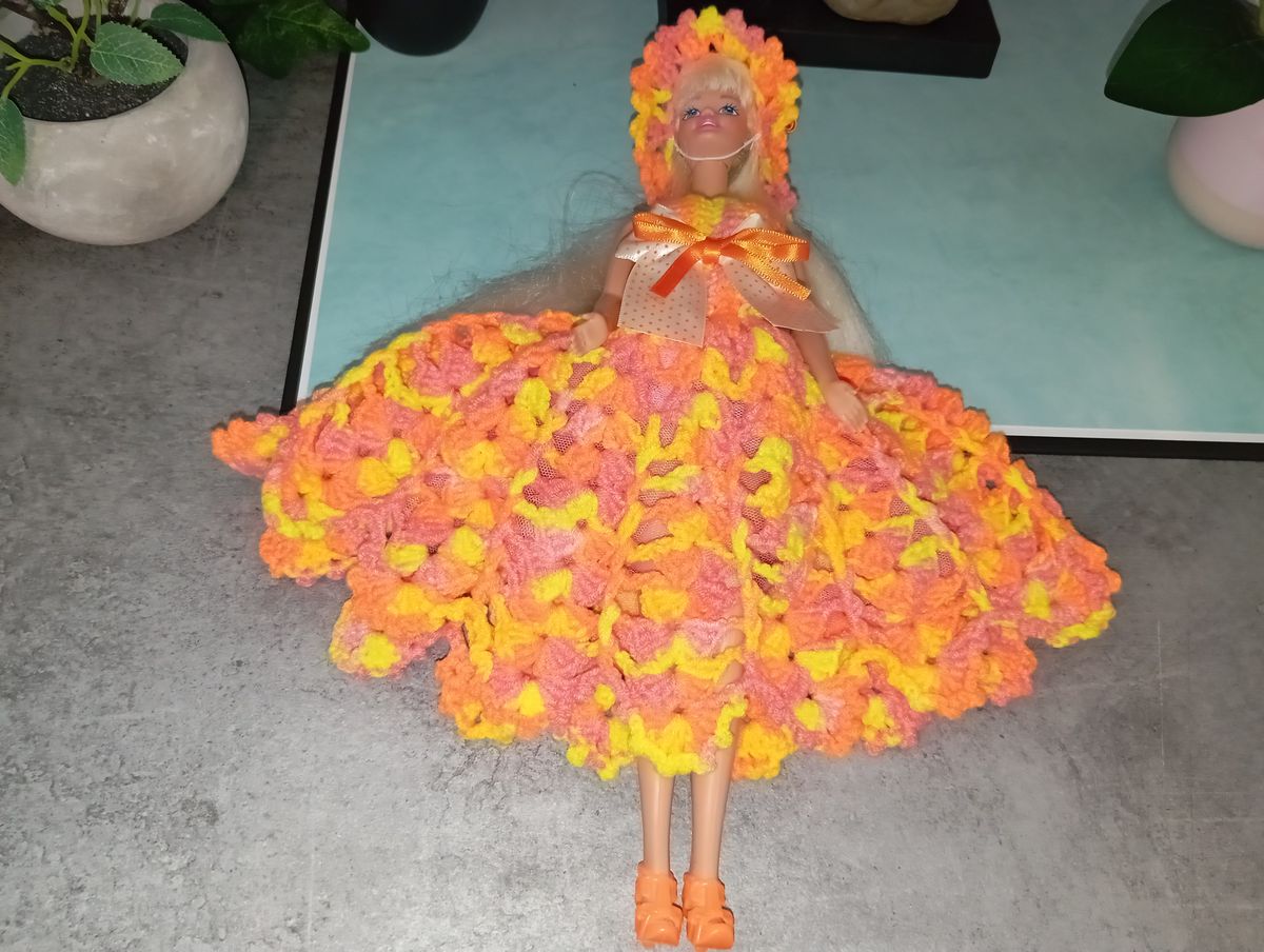 Robe longue orange/jaune pour poupée type Barbie