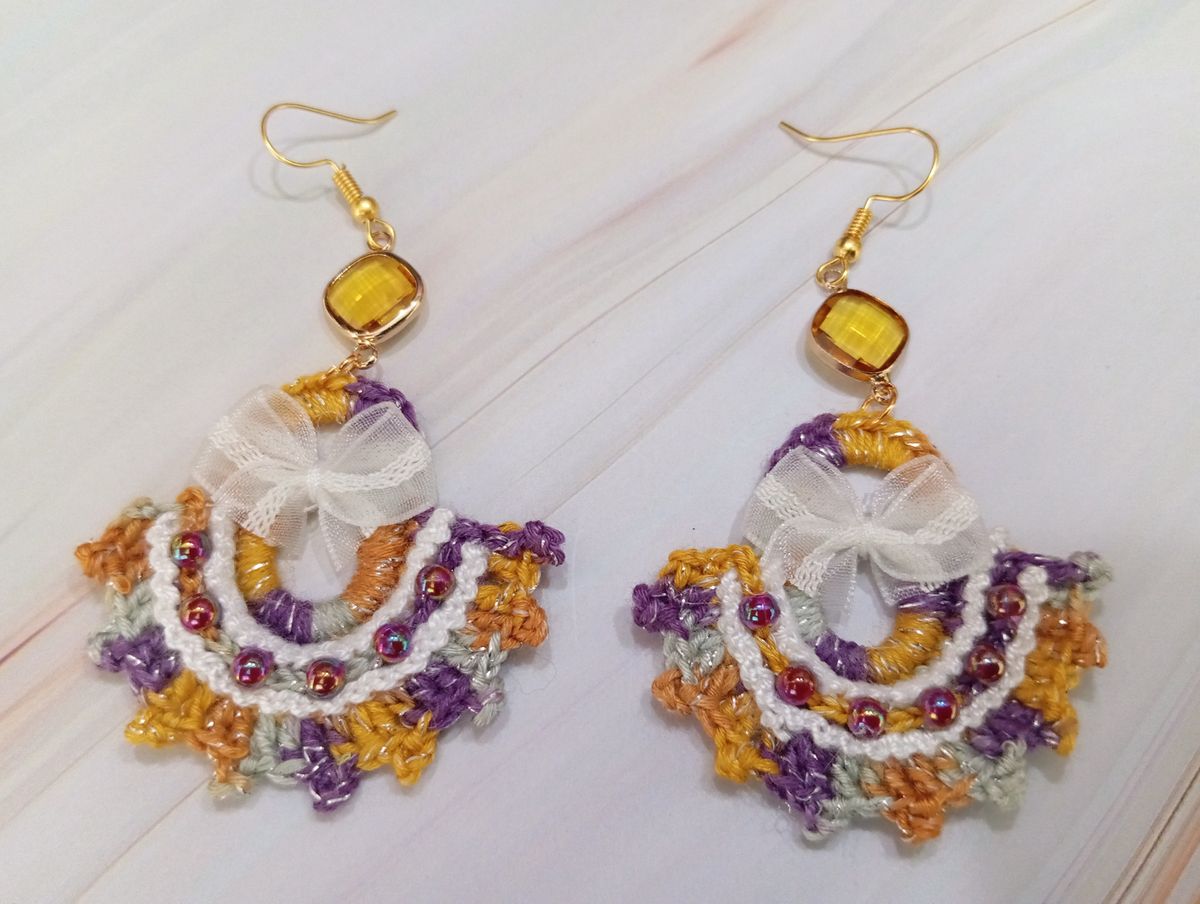 Boucle d'Oreille Violette/Bleue/Jaune moutarde/Blanche avec perles