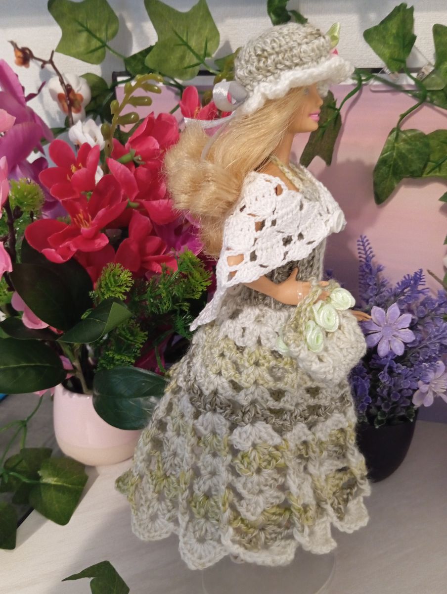Robe verte/blanche pour poupée type Barbie