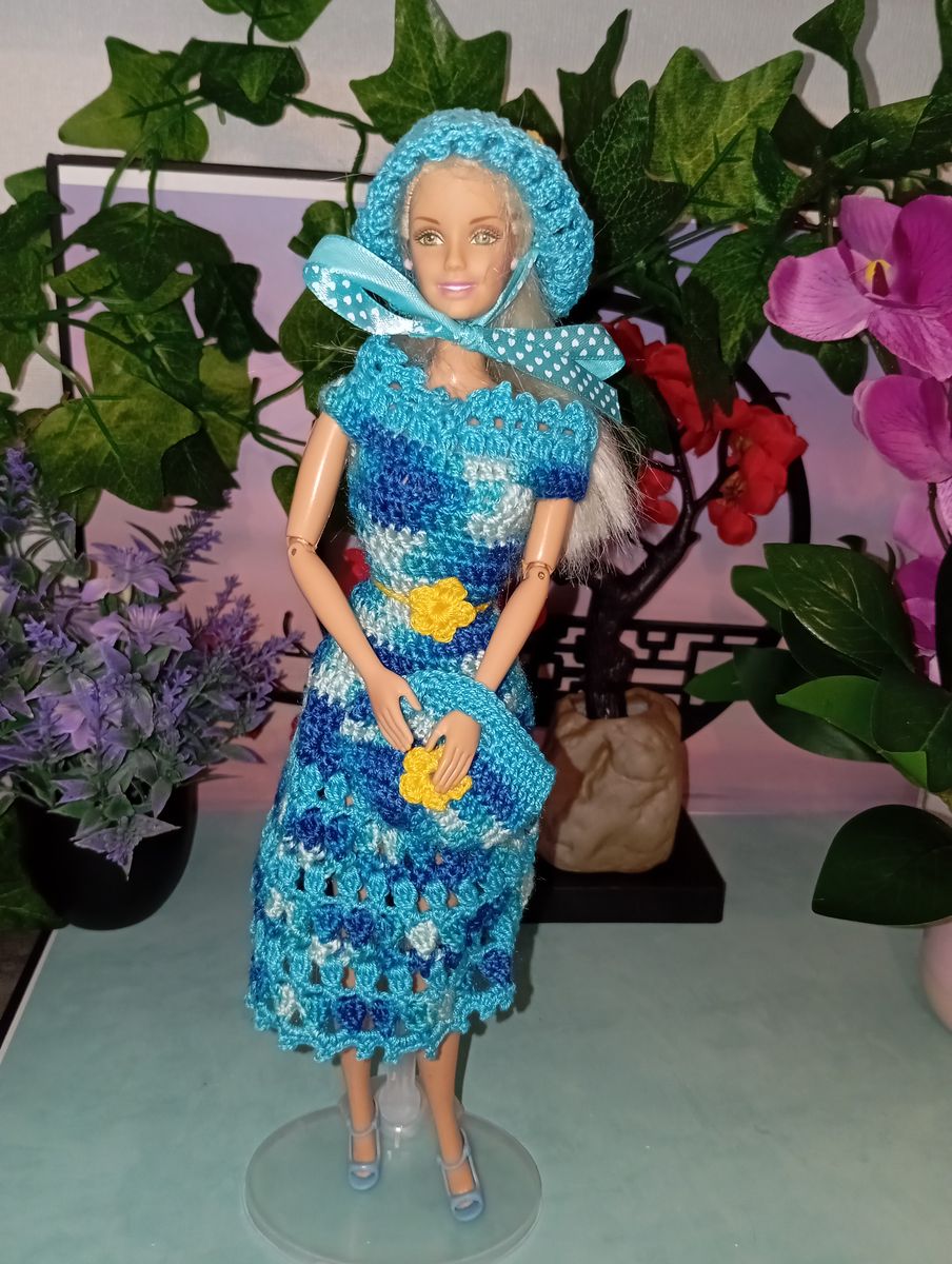 Robe turquoise et bleu pour poupée type Barbie