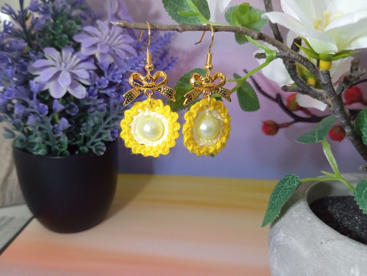 Boucle d'Oreille Jaune avec perle