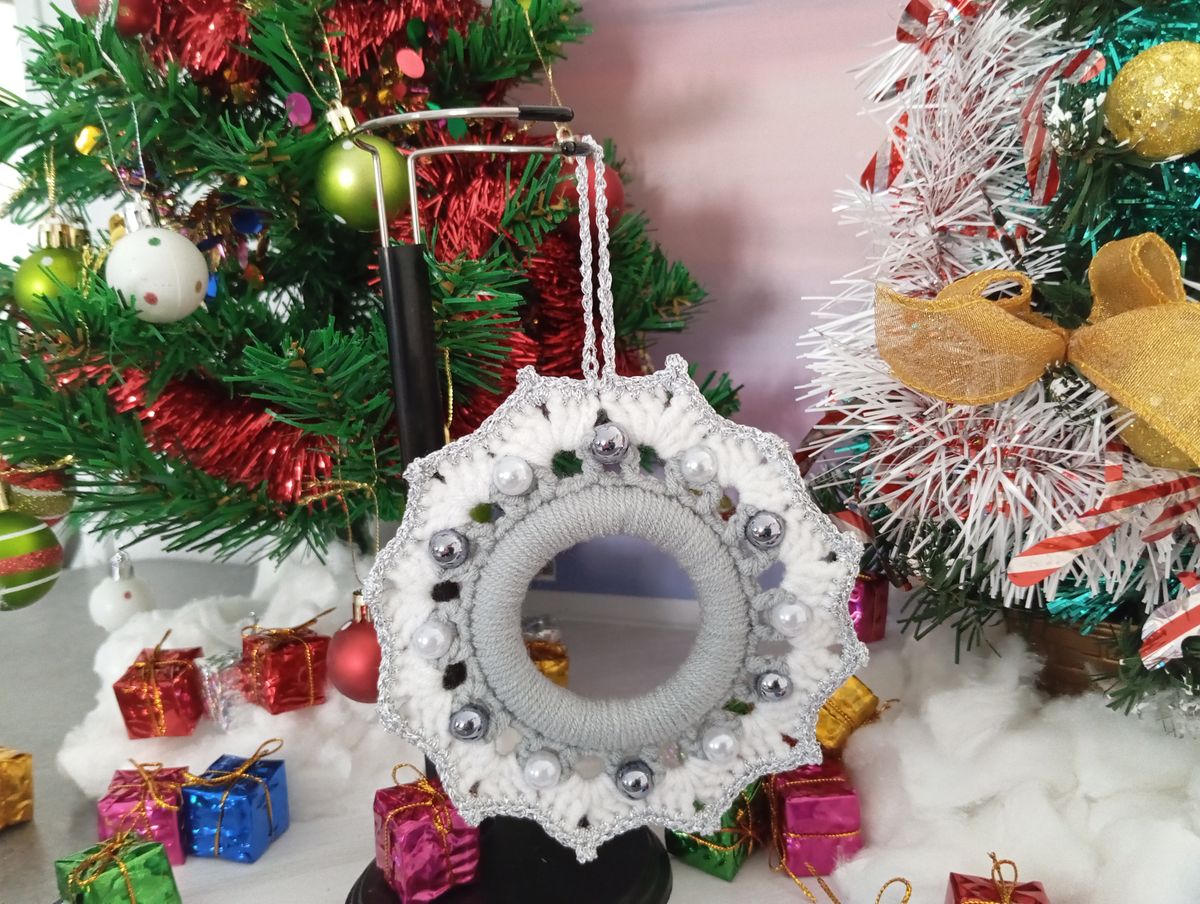 Petite couronne de Noël Grise/Blanche fil argenté