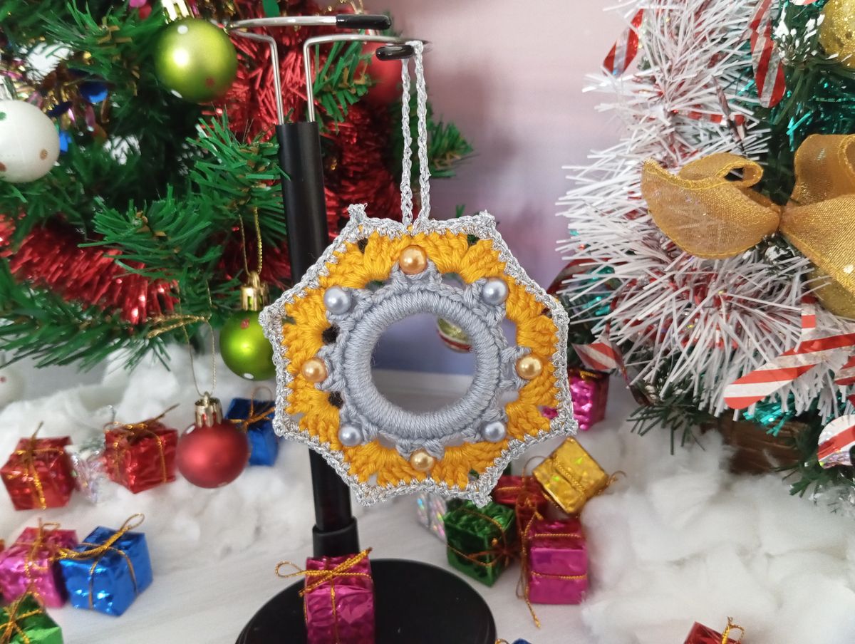 Petite couronne de Noël grise/or fil argenté