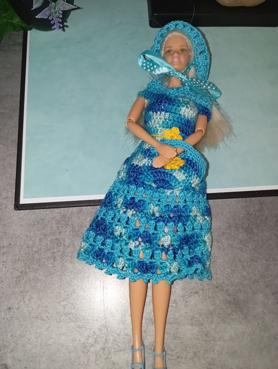Robe turquoise et bleu pour poupée type Barbie