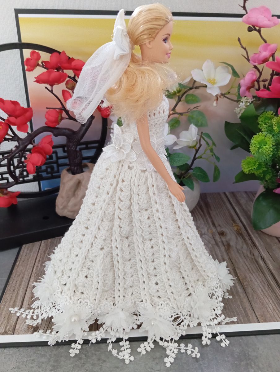 Robe de mariée blanche pour poupée type Barbie