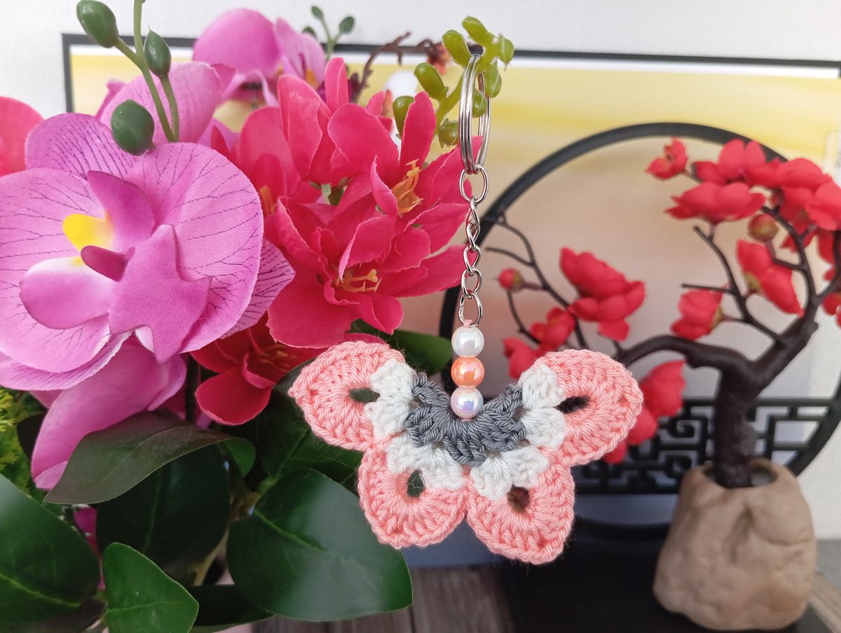 Porte clé papillon rose/blanc/gris