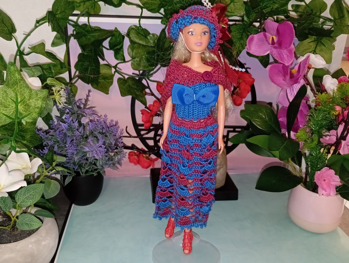 Robe bordeaux/bleu pour poupée type Barbie