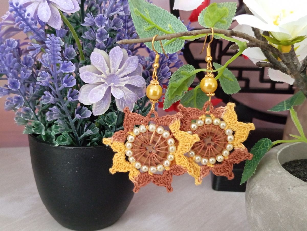 Boucle d'Oreille Marron/Jaune avec bouton et perles