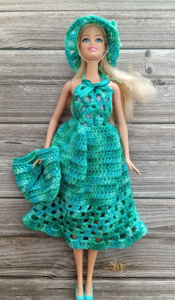 Robe verte pour poupée type Barbie