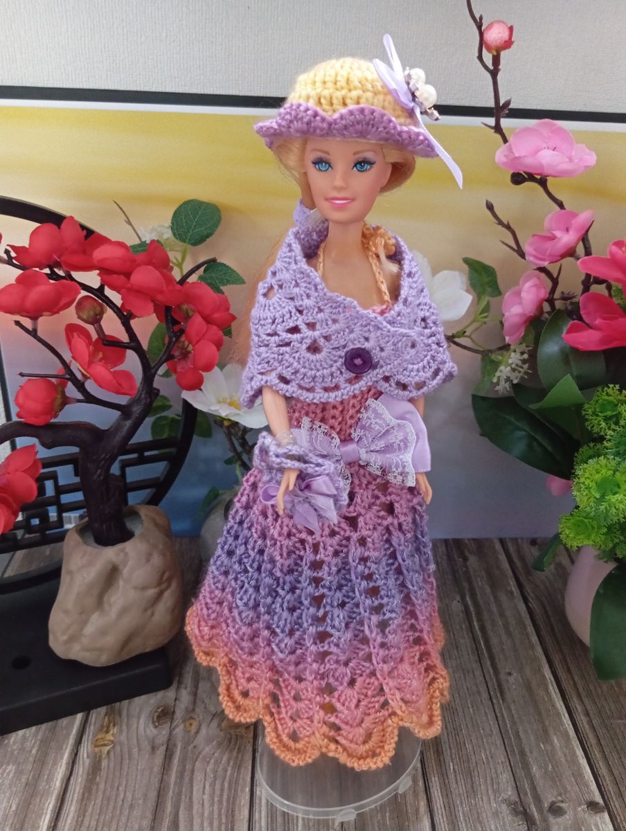 Robe rose/mauve pour poupée type Barbie