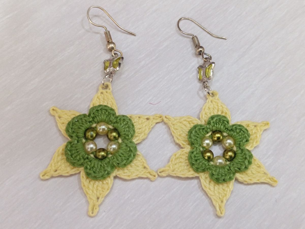 Boucle d'Oreille Verte/Jaune en relief avec perles