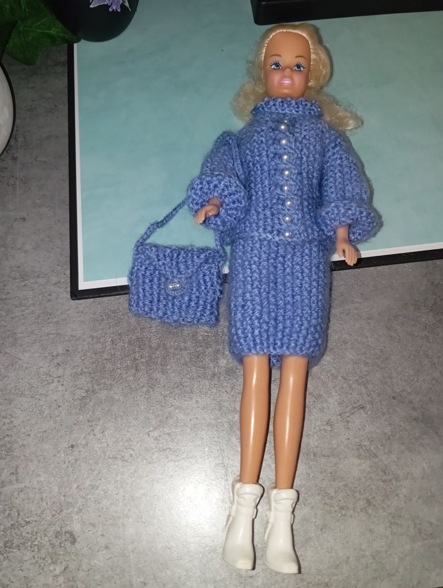 Tailleur bleu pour poupée type Barbie