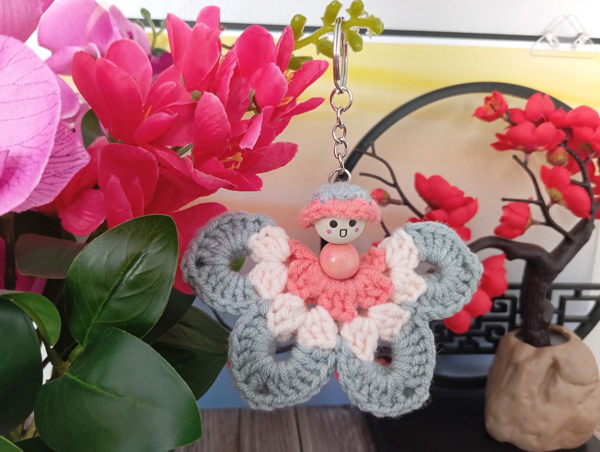 Porte clé papillon gris/rose/saumon