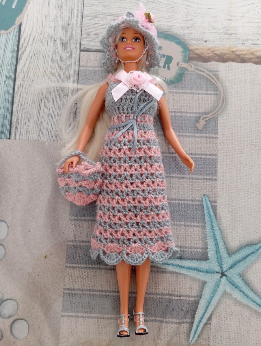 Robe rose/grise pour poupée type Barbie