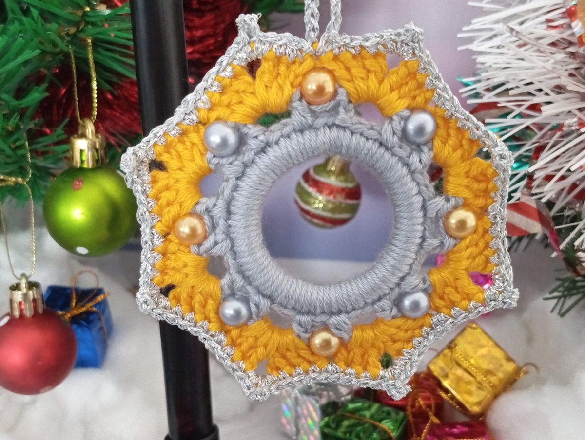 Petite couronne de Noël grise/or fil argenté